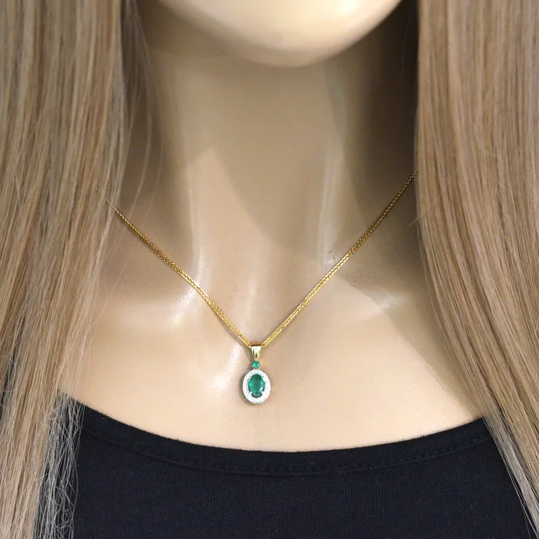 Diamantový náhrdelník s prírodným smaragdom LPE900.SPN Diamantový náhrdelník s prírodným smaragdom LPE900.SPN