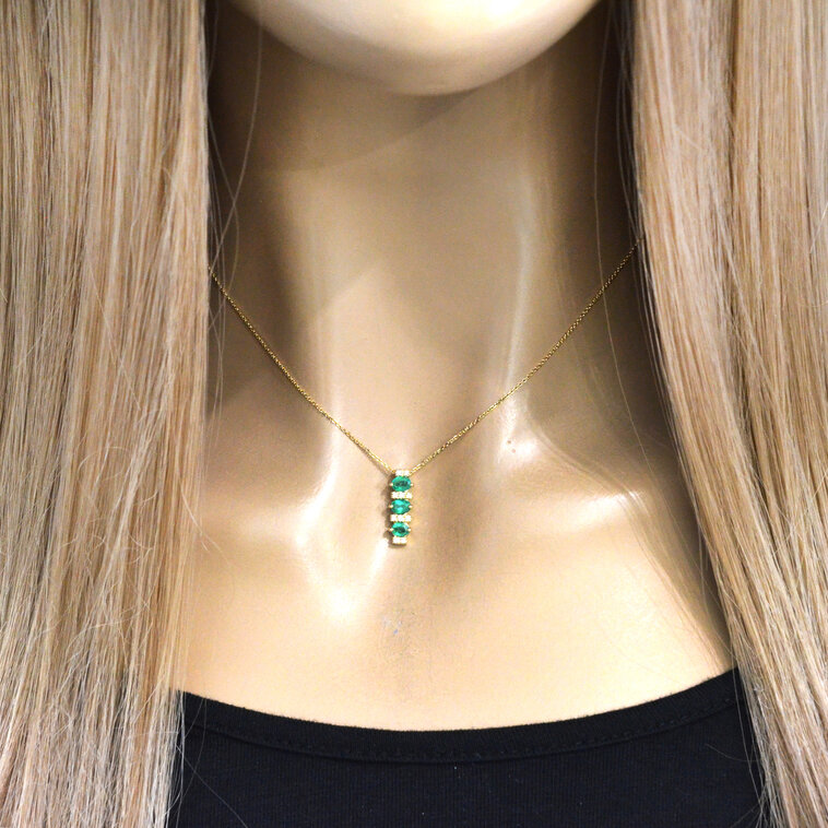 Diamantový náhrdelník s prírodnými smaragdmi LNL461.SP