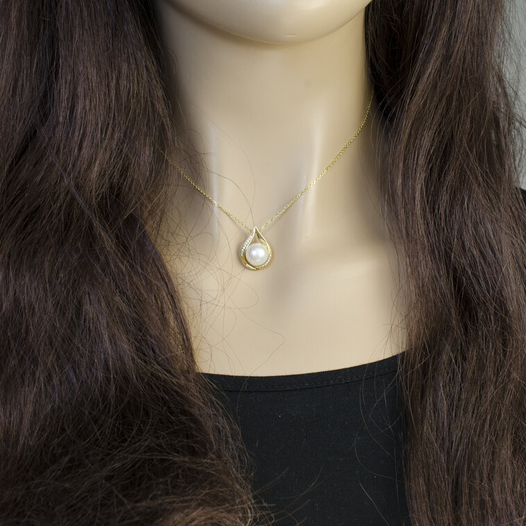 GOLDIE Zlatý prívesok so sladkovodnou perlou a diamantmi Orisa LPE552.STB