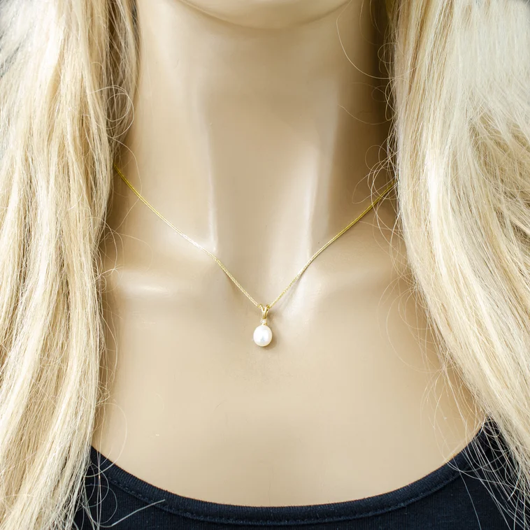 GOLDIE Zlatý prívesok so sladkovodnou perlou a diamantom Triton LPE489.PAB GOLDIE Zlatý prívesok so sladkovodnou perlou a diamantom Triton LPE489.PAB