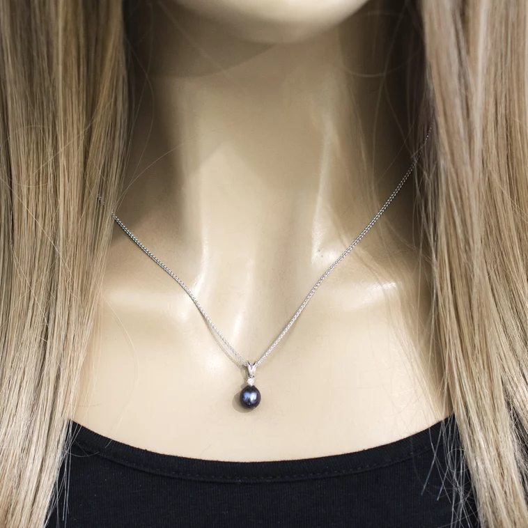 Luxusný diamantový prívesok so sladkovodnou perlou LPE890.P Luxusný diamantový prívesok so sladkovodnou perlou LPE890.P