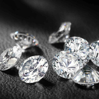 PREČO NÁS FASCINUJÚ DIAMANTY?